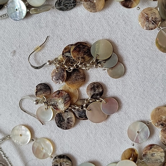 Seashell neclace and earring set - Picture 2 of 4